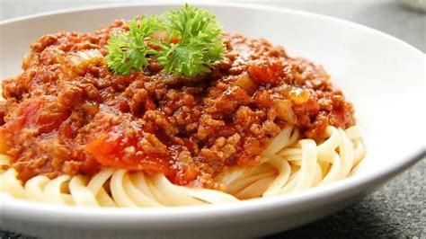 3 senduk sambal kosong yang ditumis (cili, bawang, bawang putih). Resepi Spaghetti Bolognese Mudah Guna Prego | Azhan.co