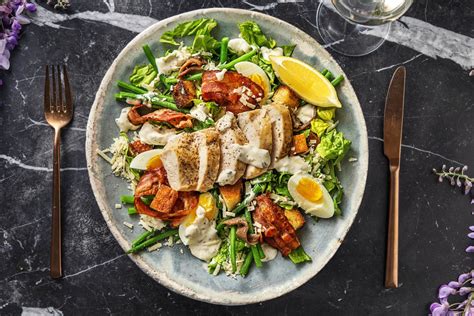 Salade césar gourmet au poulet et aux lardons Recette HelloFresh