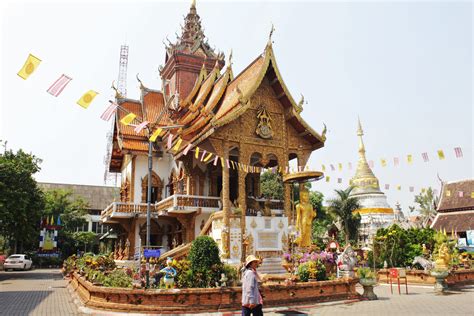 Touring The Temples In Chiang Mai