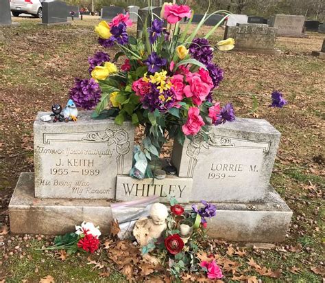 Photos Of Keith Whitley Find A Grave Memorial Grave Memorials