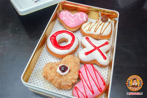 Your favourite doughnuts are getting a very special valentine's day makeover this year, and everything looks absolutely delicious. THE PICKIEST EATER IN THE WORLD: A KRISPY KREME KIND OF VALENTINE PLUS NEW BAKED CREATIONS!