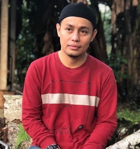 Azhar idrus adalah seorang ulama dan pendakwah bebas asal malaysia. Gara2 buat 'live' sambil baring, PU Azman tertidur sampai ...