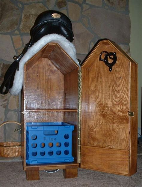 I used part of a free pallet i got from work and a piece of old floor. Saddle Rack/Tote this looks awesome. | Dream Home ...