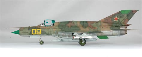Allows you to dramatically reduce the flight speed by releasing special flaps. MiG-21 SMT Profipack Eduard 8233