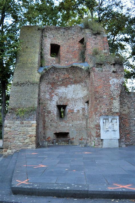 Der caeliusstein, ein kenotaph des in der varusschlacht vermissten zenturionen marcus caelius, befindet sich im rheinischen landesmuseum bonn. „Chance Denkmal: erinnern, erhalten, neu denken." Digitale ...