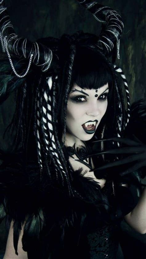 Pin By Shakthivelan On Vampires Female Vampire Vampire Goth Gothic