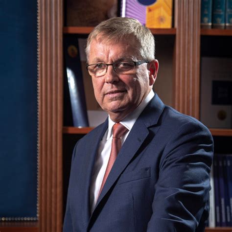Jun 09, 2021 · akkor joggal tagadta le, hogy az ő tulajdona lenne a fényűző ingatlan, hiszen a matolcsy györgy unokatestvéreként, illetve az állami milliárdokat használó, majd bedőlő növekedési hitelbank tulajdonosaként is ismert szemerey tamás volt a papírok szerint a tulajdonos. Matolcsy György: Nagy lehetőség kapujában áll Magyarország