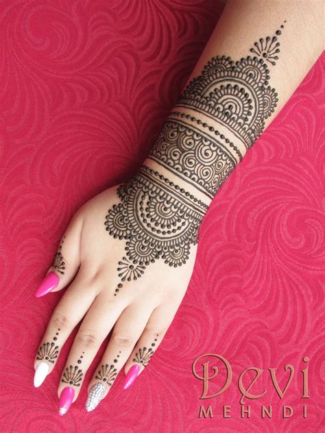 Middle Arm Band Mehndi Designs Mehndi Designs For Beginners Circle Mehndi Designs