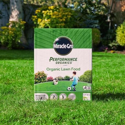 This incredible formula is safe for all plants and is guaranteed not to burn when used as directed. Miracle-Gro® Performance Organics Lawn Food 2.7kg carton