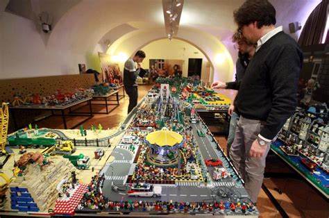 La Metropoli Ideale Costruita Con I Lego 7 Milioni Di Mattoncini è La