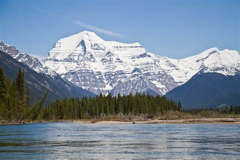 Mount Robson From The Fraser River View Of Mount Robson Fr Flickr