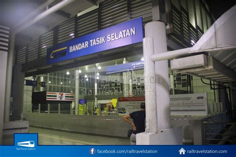 The ktm bandar tasik selatan railway station (stesen keretapi) in kuala lumpur is a busy station located right next to the tbs bus station (terminal bersepadu selatan) and has train services to and from kl sentral on the komuter route between batu caves and tampin, as well as long distance. Bandar Tasik Selatan Railway Station - RailTravel Station