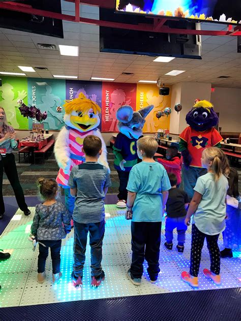 Check Out Chuck E Cheeses New Look And Features