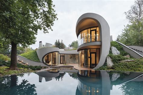 8 Bodacious Homes With Curves For Days Dwell