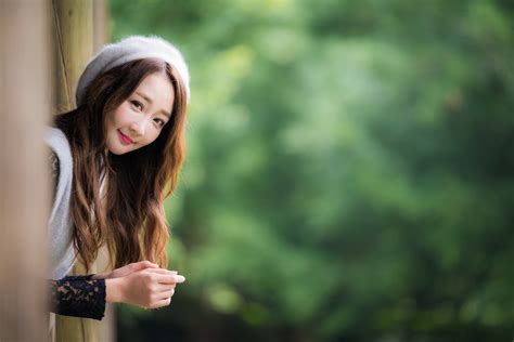 Wallpaper Asian Model Long Hair Depth Of Field Brunette Looking At Viewer Berets Red