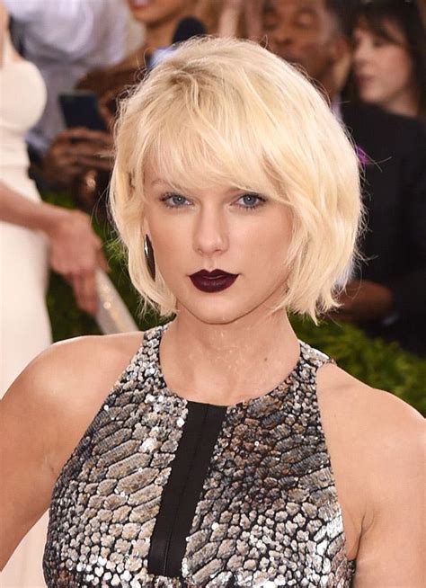 Taylor Swifts Met Ball Beauty — Platinum Blonde Hair And Dark Lip