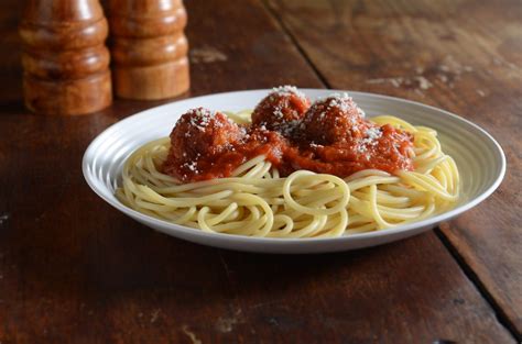 Place pasta on serving plate and top with meatballs and sauce. Mueller's Pasta Easy Weeknight Spaghetti and Meatballs