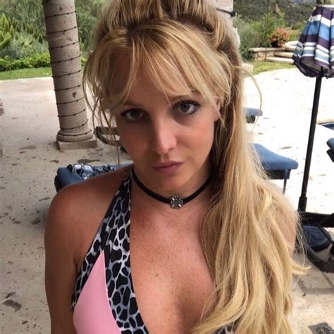 Britney Spears Posa De Biquíni E Avisa Finalmente Cortei A Franja