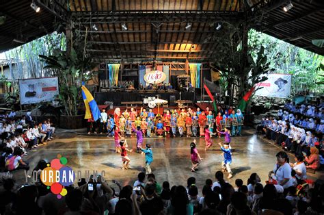 Serunya Menyaksikan Pertunjukan Seni dan Budaya di Saung Angklung Udjo