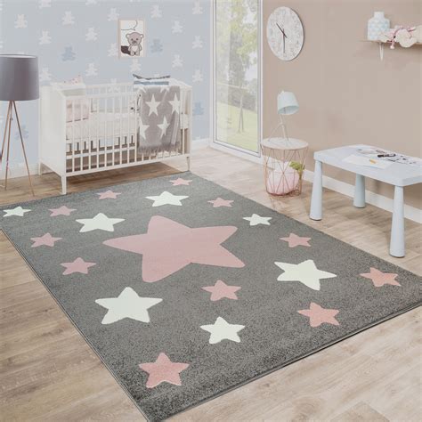 Da feuchtigkeit von der kunstfaser nicht aufgenommen wird, bedarf dieses modell nur einer minimalen pflege. Kinderzimmer Teppich Sterne Grau | Teppich.de