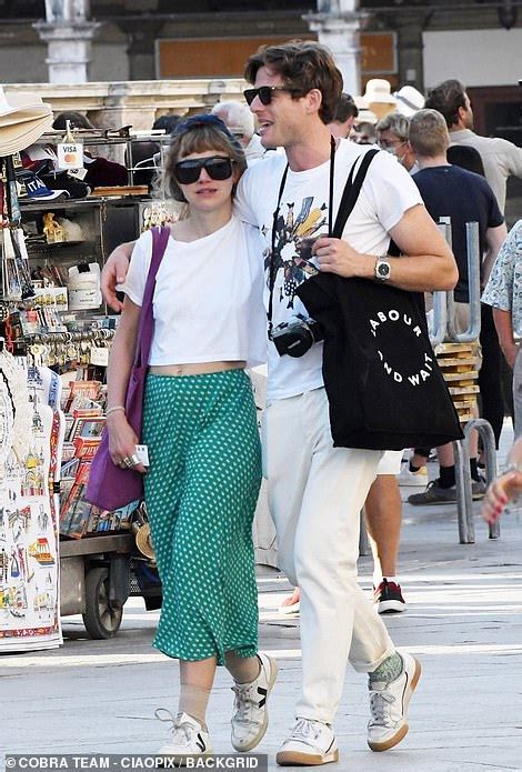 James Norton And Girlfriend Imogen Poots Kiss As They Enjoy A Romantic Gondola Ride In Venice