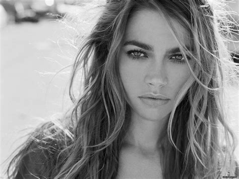 Hot Pictures And Wallpapers Denise Richards Hot Wallpaper