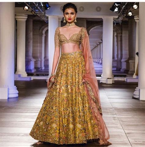 Pin By Srishti Kundra On Desi Attire Indian Wedding Fashion Designer