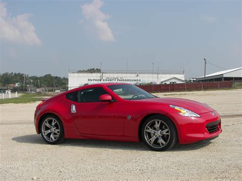 However it's not too day there are some down sides to the car as well. Review: 2010 Nissan 370Z 6MT Sport - Autosavant | Autosavant