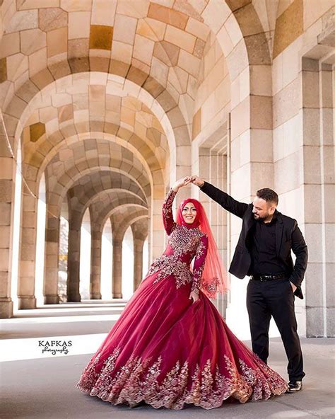 30 Sublimes Mariées Portant Le Hijab Le Jour De Leur Noce Page 2 Muslim Wedding Dresses
