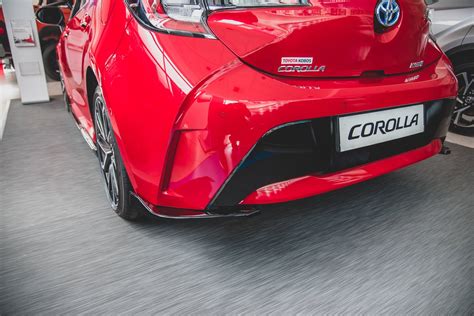 The corolla hatchback provides more cargo space than the sedan, with 17.8 cubic feet behind the rear seats. Rear Side Splitters Toyota Corolla XII Hatchback | Our ...