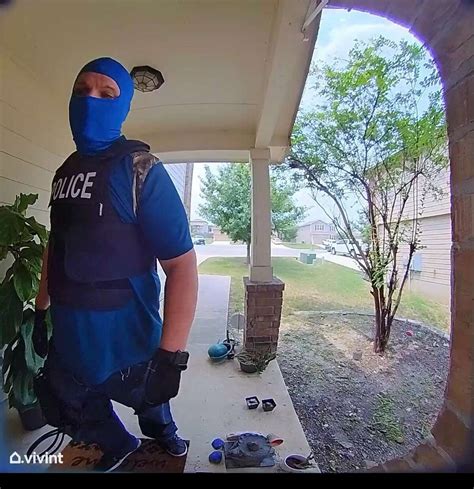Police Impersonator Man Cons Way Into S A Home Steal Thousands