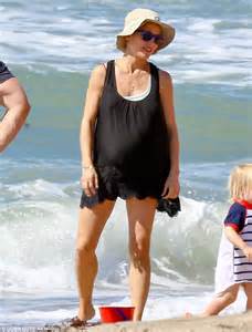 Elsa Pataky Displays Growing Pregnant Belly For Day At The Beach In Malibu Daily Mail Online