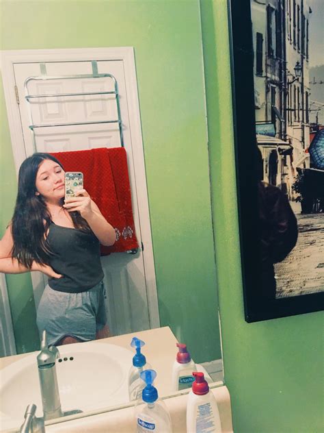 Pin By 🦕alora Greene🦕 On Tanda Mirror Selfie Selfie Scenes
