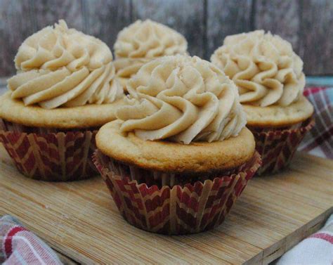 peanut butter cupcakes with light peanut butter frosting recipe jenns blah blah blog