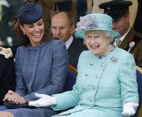 Kate Middletons Curtsy Gives Glimpse Of Relationship With Queen