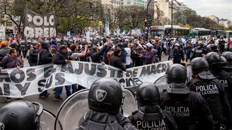 Manifestaciones En Argentina Reclaman Que Macri Decrete La Emergencia