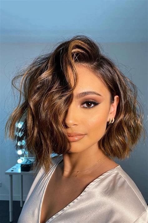 Wavy Bob, el corte de pelo que no pasa de moda, es fácil de llevar y