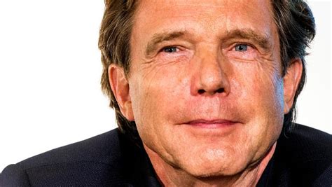 Als jong meisje debuteerde ze op de nederlandse televisie door te zingen in het avro's kinderkoor. John de Mol verdient 30 miljoen euro aan kwakkelend Delta ...