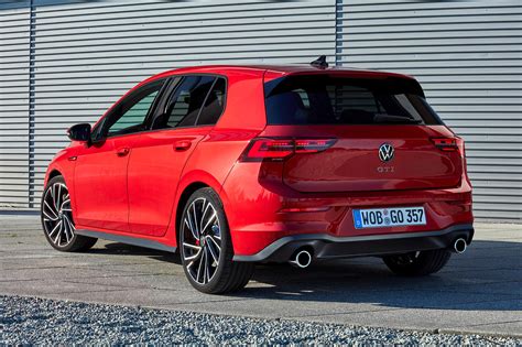 The volkswagen golf (mk8) (also known as the golf viii) is a compact car, the eighth generation of the volkswagen golf and the successor to the volkswagen golf mk7. Já conduzimos o novo Golf GTI. Rápido e mais ágil, mas ...