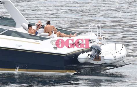 Le voci si rincorrevano da tempo. Elisabetta Gregoraci, sullo yacht con Flavio Briatore e il ...