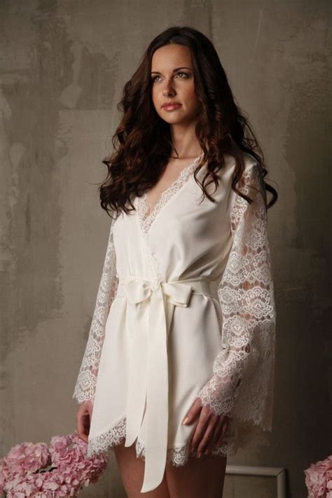 Pin de Natasha Sokolnikova en In a silk robe Lencería de boda