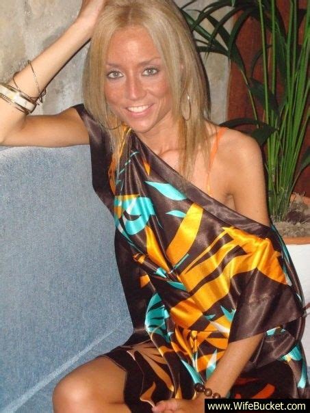 Tanned Milf Wife With A Great Smile Sexy Amateur Milfs