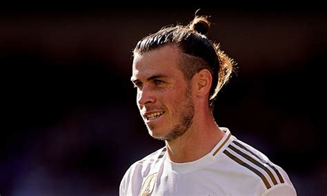 Gareth frank bale (born 16 july 1989) is a welsh professional footballer who plays as a winger for premier league club tottenham hotspur, on loan from real madrid of la liga. Gareth Bale reveló el motivo de su burla al Real Madrid