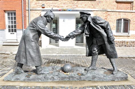 ‘christmas Truce’ Of 1914 Shows How People Can Live In Peace The Wingspan