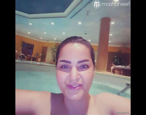 سما المصري تعايد الجمهور من المسبح بالصور مجلة الجرس