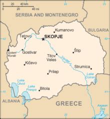 It is bordered to the north by kosovo and serbia, to the east by bulgaria, to the south by greece, and to the west by albania. Makedonia - WikiWoordenboek