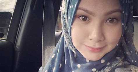Parut sebatang lobak merah dan campurkan dengan sebiji kuning telur dan sedikit perahan limau nipis hingga sebati. Cara Mudah Putihkan Kulit Anda Tanpa Ubat
