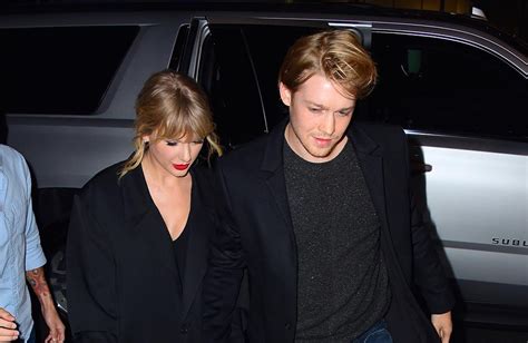 Viimeisimmät twiitit käyttäjältä taylor swift (@taylorswift13). Taylor Swift feierte Thanksgiving mit Joe Alwyn - Viply