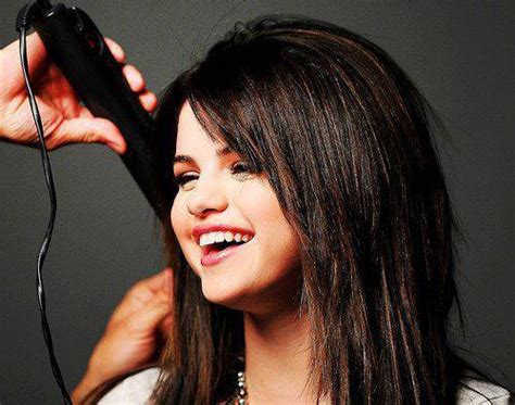 Post A Pic Of Selena Laughing Selena Gomez Answers Fanpop