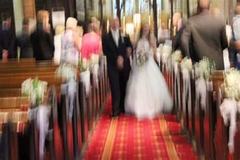 Uks Worst Wedding Photographers Pocketed £100000 For Taking Blurry